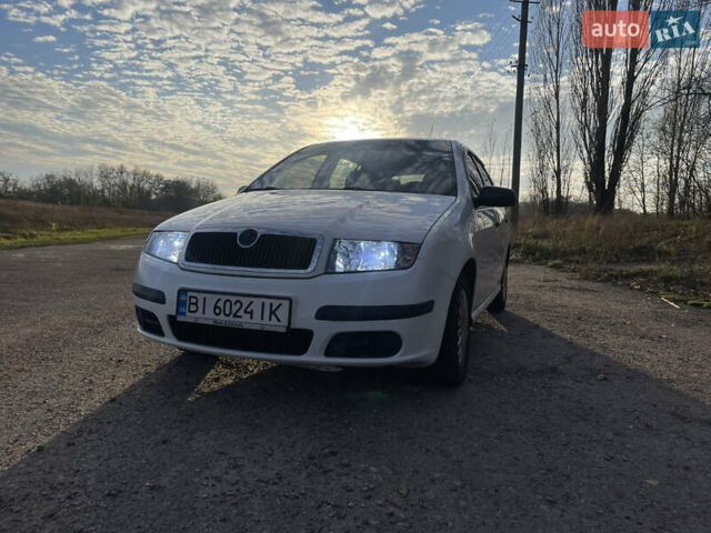 Білий Шкода Фабія, об'ємом двигуна 1.42 л та пробігом 216 тис. км за 4250 $, фото 1 на Automoto.ua