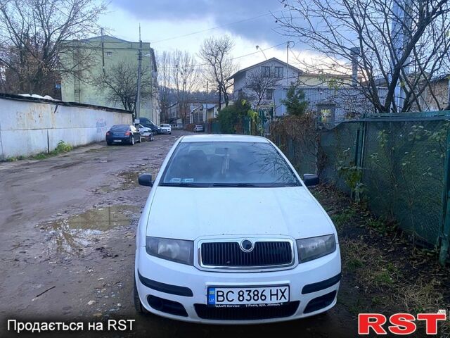 Білий Шкода Фабія, об'ємом двигуна 1.4 л та пробігом 350 тис. км за 3000 $, фото 1 на Automoto.ua