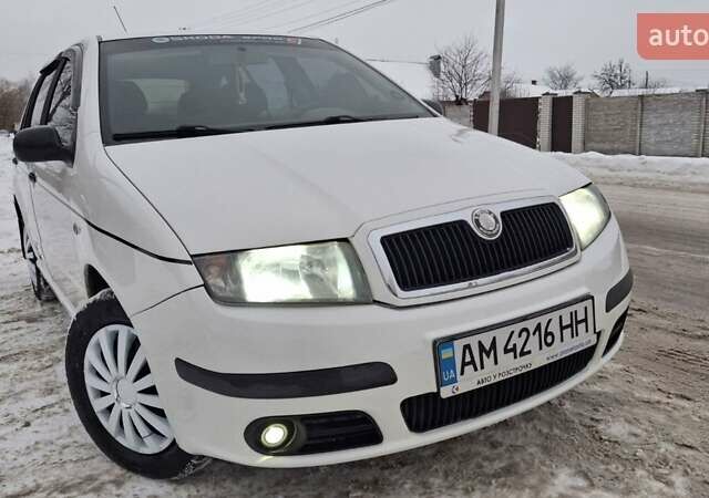 Білий Шкода Фабія, об'ємом двигуна 1.42 л та пробігом 201 тис. км за 3599 $, фото 1 на Automoto.ua