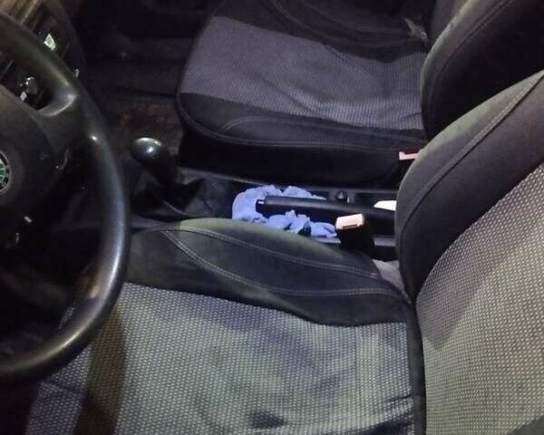 Белый Шкода Фабия, объемом двигателя 1.2 л и пробегом 260 тыс. км за 3650 $, фото 1 на Automoto.ua