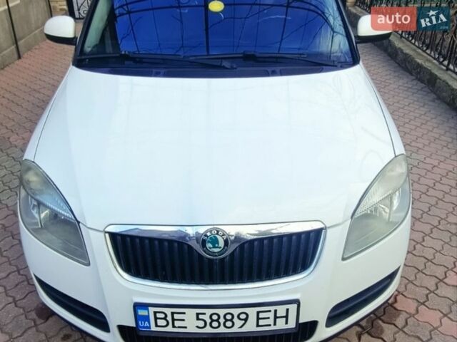Белый Шкода Фабия, объемом двигателя 1.42 л и пробегом 346 тыс. км за 4500 $, фото 1 на Automoto.ua