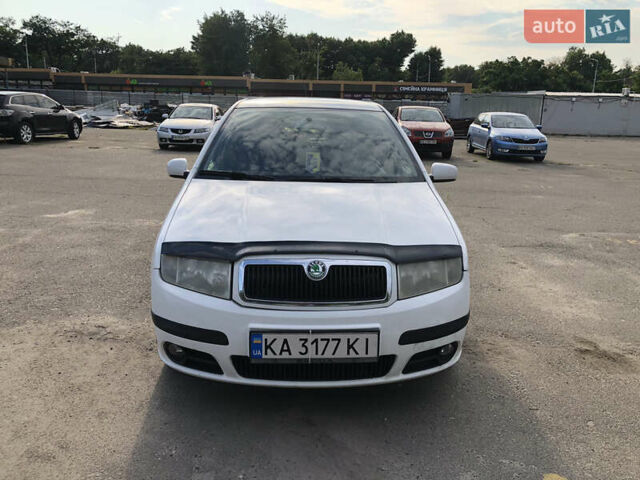 Білий Шкода Фабія, об'ємом двигуна 1.2 л та пробігом 209 тис. км за 4100 $, фото 1 на Automoto.ua