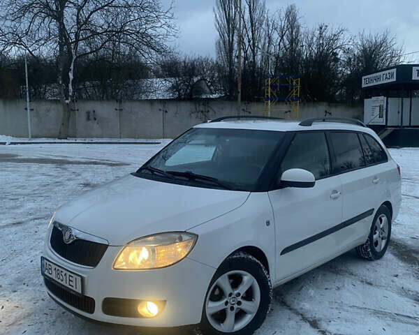 Білий Шкода Фабія, об'ємом двигуна 1.6 л та пробігом 236 тис. км за 4600 $, фото 1 на Automoto.ua