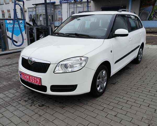 Білий Шкода Фабія, об'ємом двигуна 1.4 л та пробігом 182 тис. км за 5500 $, фото 1 на Automoto.ua