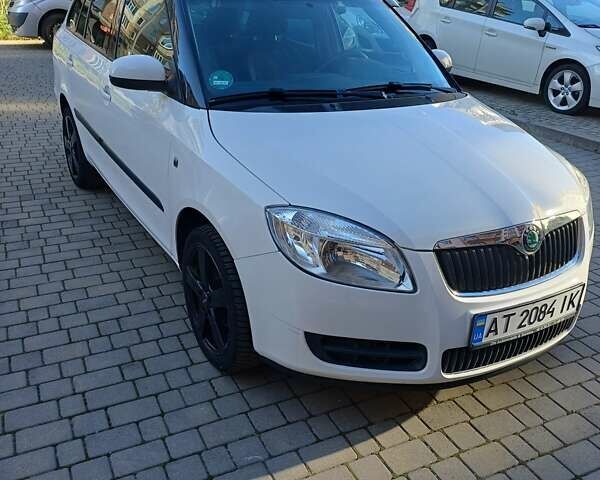 Білий Шкода Фабія, об'ємом двигуна 1.6 л та пробігом 211 тис. км за 6600 $, фото 1 на Automoto.ua