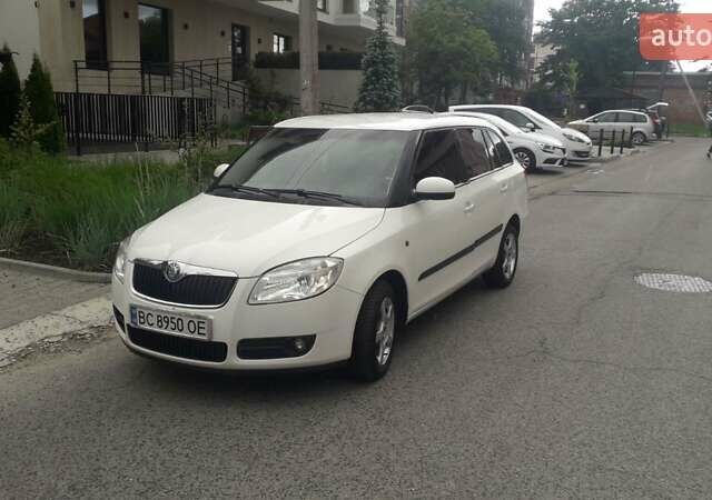 Білий Шкода Фабія, об'ємом двигуна 1.2 л та пробігом 250 тис. км за 5200 $, фото 1 на Automoto.ua