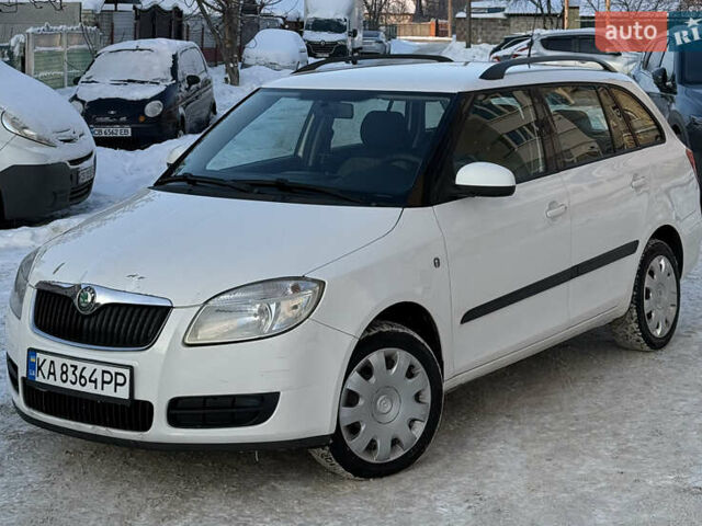 Белый Шкода Фабия, объемом двигателя 1.6 л и пробегом 239 тыс. км за 4750 $, фото 1 на Automoto.ua