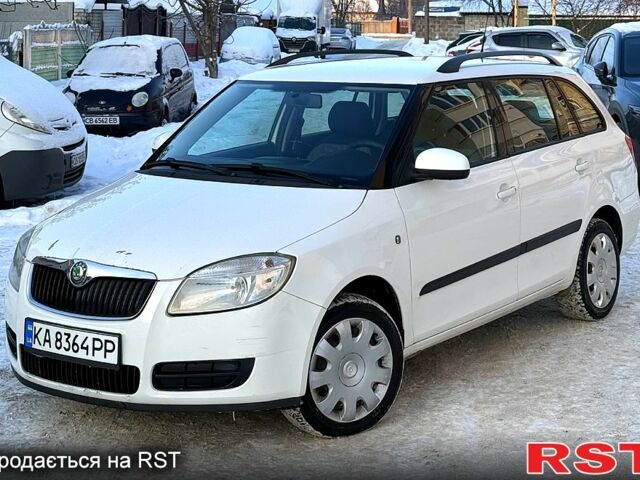 Белый Шкода Фабия, объемом двигателя 1.6 л и пробегом 23900 тыс. км за 4750 $, фото 1 на Automoto.ua