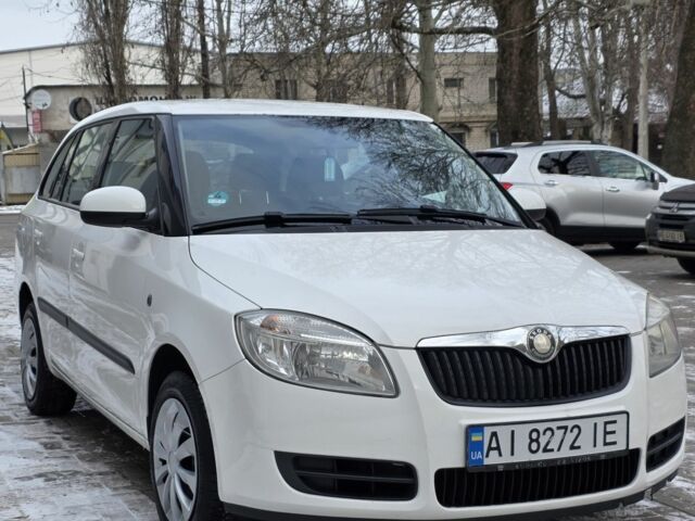 Белый Шкода Фабия, объемом двигателя 1.4 л и пробегом 248 тыс. км за 4500 $, фото 1 на Automoto.ua