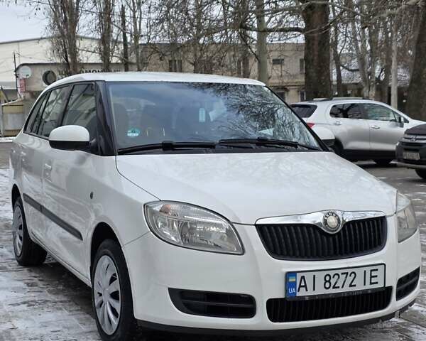 Белый Шкода Фабия, объемом двигателя 1.42 л и пробегом 248 тыс. км за 4500 $, фото 1 на Automoto.ua