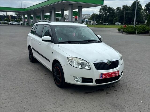 Білий Шкода Фабія, об'ємом двигуна 1.6 л та пробігом 179 тис. км за 6150 $, фото 1 на Automoto.ua