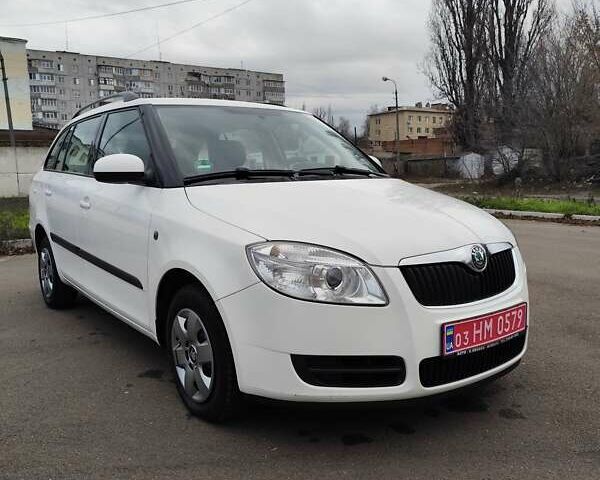 Білий Шкода Фабія, об'ємом двигуна 1.4 л та пробігом 182 тис. км за 5400 $, фото 1 на Automoto.ua