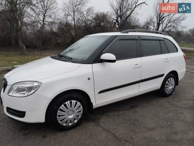 Белый Шкода Фабия, объемом двигателя 1.4 л и пробегом 239 тыс. км за 4850 $, фото 1 на Automoto.ua