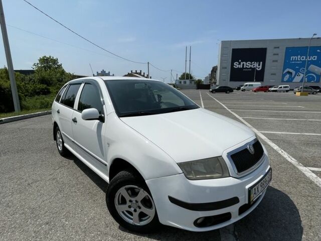 Білий Шкода Фабія, об'ємом двигуна 1.4 л та пробігом 287 тис. км за 4300 $, фото 1 на Automoto.ua