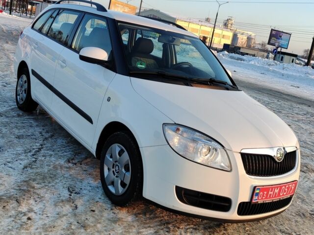 Белый Шкода Фабия, объемом двигателя 1.4 л и пробегом 182 тыс. км за 4999 $, фото 1 на Automoto.ua