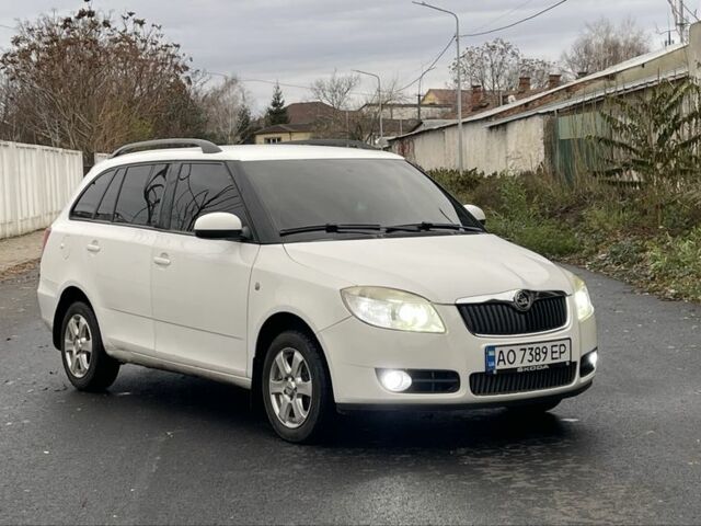 Белый Шкода Фабия, объемом двигателя 1.2 л и пробегом 315 тыс. км за 5000 $, фото 1 на Automoto.ua