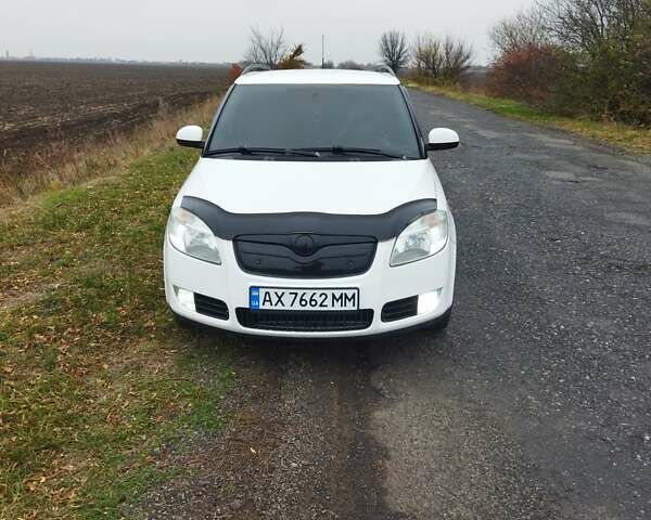 Белый Шкода Фабия, объемом двигателя 1.42 л и пробегом 270 тыс. км за 5000 $, фото 1 на Automoto.ua