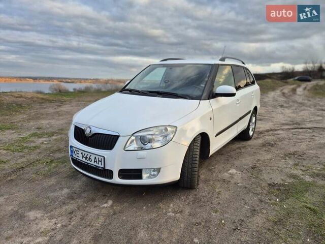 Белый Шкода Фабия, объемом двигателя 1.6 л и пробегом 234 тыс. км за 5800 $, фото 1 на Automoto.ua