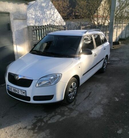 Белый Шкода Фабия, объемом двигателя 1.2 л и пробегом 199 тыс. км за 5200 $, фото 1 на Automoto.ua