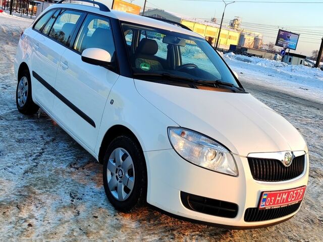 Білий Шкода Фабія, об'ємом двигуна 1.4 л та пробігом 18200 тис. км за 5555 $, фото 1 на Automoto.ua