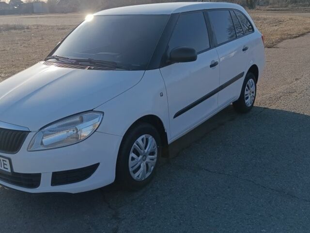 Білий Шкода Фабія, об'ємом двигуна 1.2 л та пробігом 262 тис. км за 4900 $, фото 1 на Automoto.ua