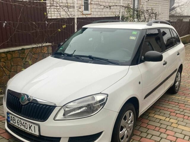 Белый Шкода Фабия, объемом двигателя 1.2 л и пробегом 233 тыс. км за 5200 $, фото 1 на Automoto.ua