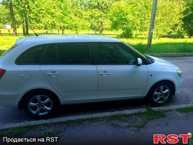 Белый Шкода Фабия, объемом двигателя 1.2 л и пробегом 335 тыс. км за 6200 $, фото 1 на Automoto.ua