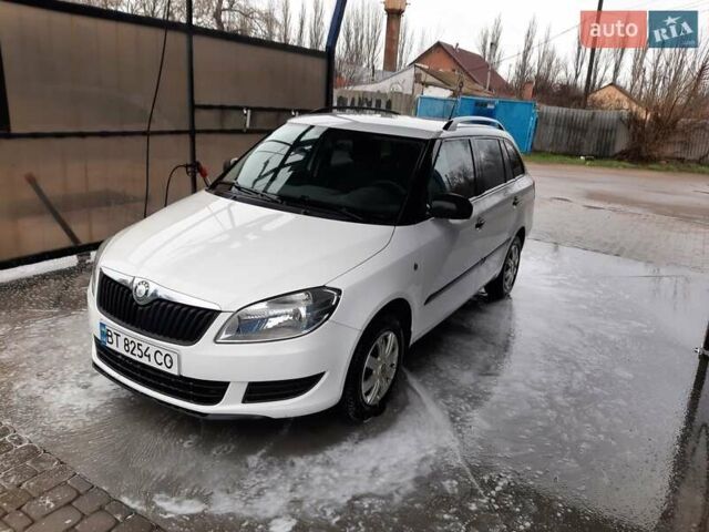 Белый Шкода Фабия, объемом двигателя 1.2 л и пробегом 197 тыс. км за 4900 $, фото 1 на Automoto.ua