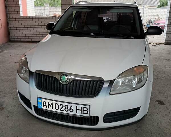 Білий Шкода Фабія, об'ємом двигуна 1.2 л та пробігом 220 тис. км за 5200 $, фото 1 на Automoto.ua