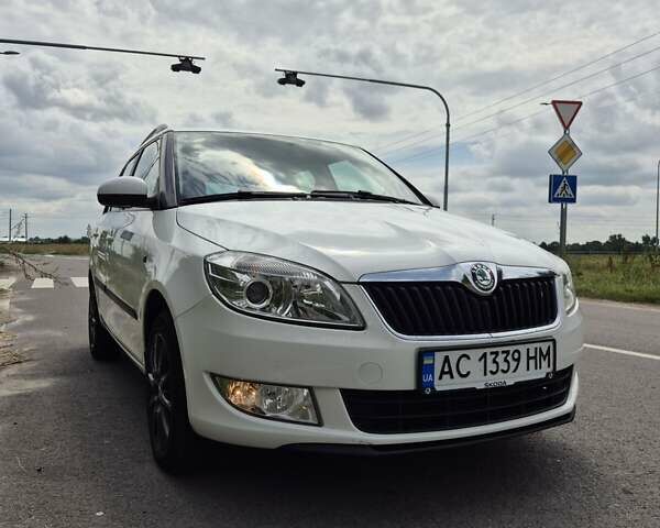 Білий Шкода Фабія, об'ємом двигуна 1.2 л та пробігом 300 тис. км за 5700 $, фото 1 на Automoto.ua