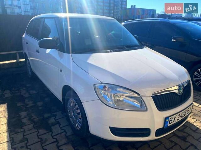 Белый Шкода Фабия, объемом двигателя 1.39 л и пробегом 209 тыс. км за 5500 $, фото 1 на Automoto.ua