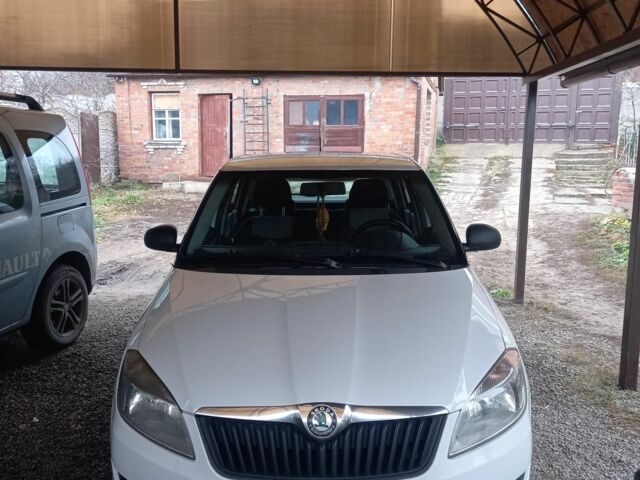 Белый Шкода Фабия, объемом двигателя 1.6 л и пробегом 290 тыс. км за 5400 $, фото 1 на Automoto.ua