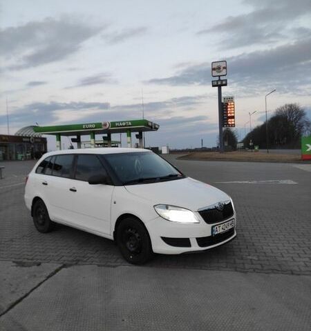 Белый Шкода Фабия, объемом двигателя 1.6 л и пробегом 275 тыс. км за 4750 $, фото 1 на Automoto.ua