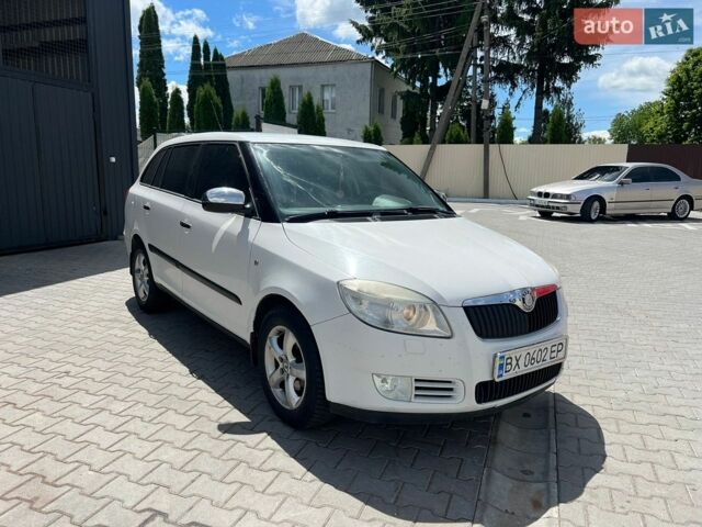 Белый Шкода Фабия, объемом двигателя 1.42 л и пробегом 295 тыс. км за 4199 $, фото 1 на Automoto.ua