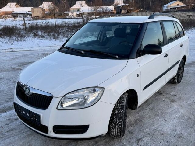 Белый Шкода Фабия, объемом двигателя 1.4 л и пробегом 289 тыс. км за 3250 $, фото 1 на Automoto.ua