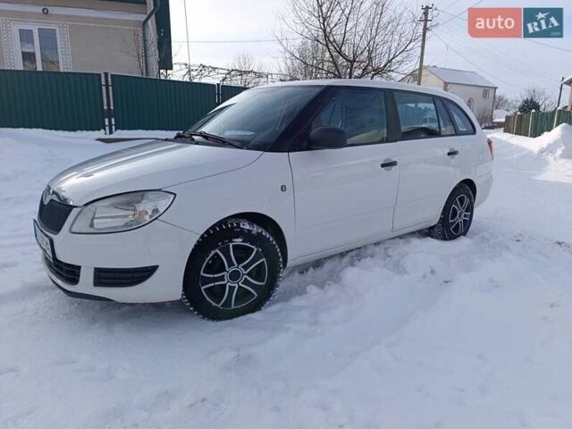 Білий Шкода Фабія, об'ємом двигуна 1.6 л та пробігом 251 тис. км за 4799 $, фото 1 на Automoto.ua