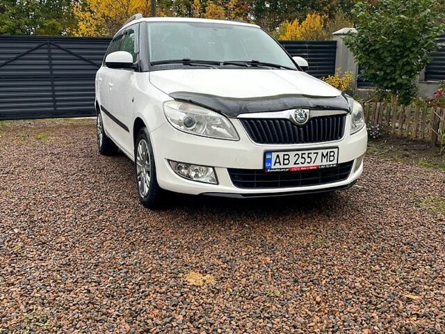 Белый Шкода Фабия, объемом двигателя 1.2 л и пробегом 21000 тыс. км за 4800 $, фото 1 на Automoto.ua