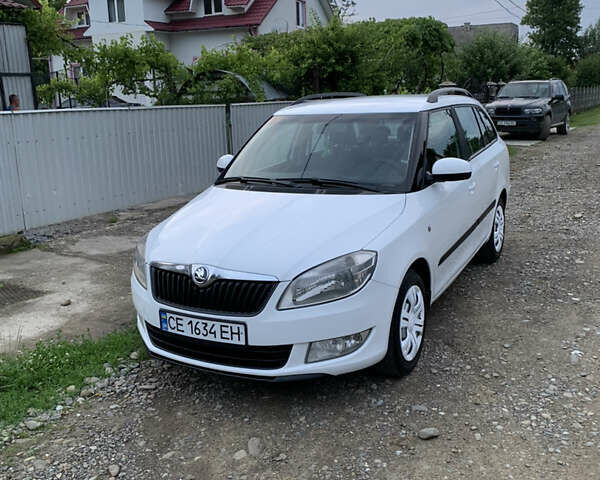 Белый Шкода Фабия, объемом двигателя 1.6 л и пробегом 350 тыс. км за 5700 $, фото 1 на Automoto.ua