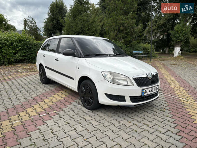 Білий Шкода Фабія, об'ємом двигуна 1.2 л та пробігом 257 тис. км за 4500 $, фото 1 на Automoto.ua