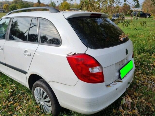 Белый Шкода Фабия, объемом двигателя 1.2 л и пробегом 170 тыс. км за 2000 $, фото 1 на Automoto.ua