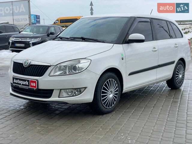 Белый Шкода Фабия, объемом двигателя 1.2 л и пробегом 272 тыс. км за 5490 $, фото 1 на Automoto.ua