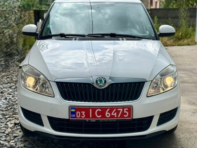 Белый Шкода Фабия, объемом двигателя 1.2 л и пробегом 162 тыс. км за 5700 $, фото 1 на Automoto.ua