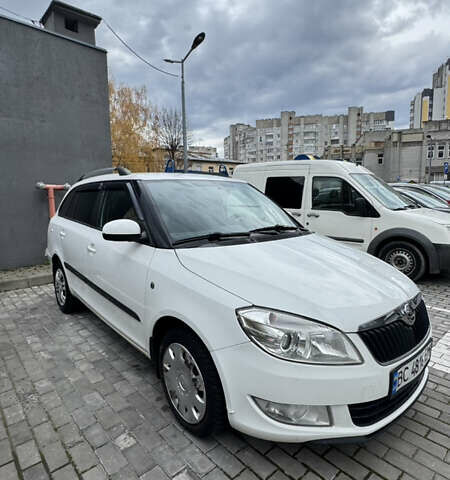 Белый Шкода Фабия, объемом двигателя 1.2 л и пробегом 195 тыс. км за 5500 $, фото 1 на Automoto.ua