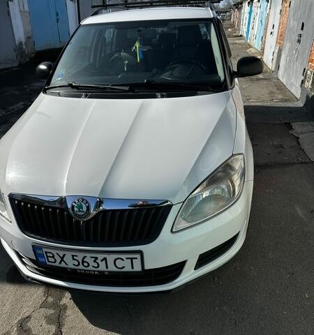 Белый Шкода Фабия, объемом двигателя 1.39 л и пробегом 108 тыс. км за 5500 $, фото 1 на Automoto.ua