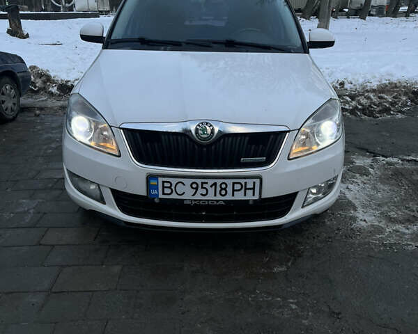 Белый Шкода Фабия, объемом двигателя 1.2 л и пробегом 270 тыс. км за 5650 $, фото 1 на Automoto.ua