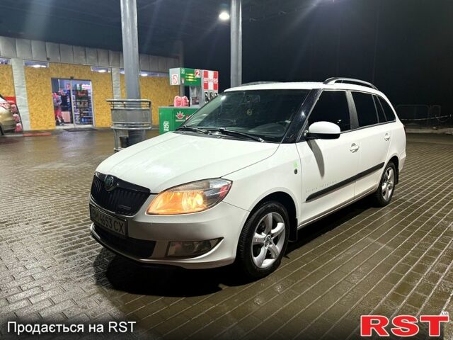 Белый Шкода Фабия, объемом двигателя 1.2 л и пробегом 150 тыс. км за 5350 $, фото 1 на Automoto.ua