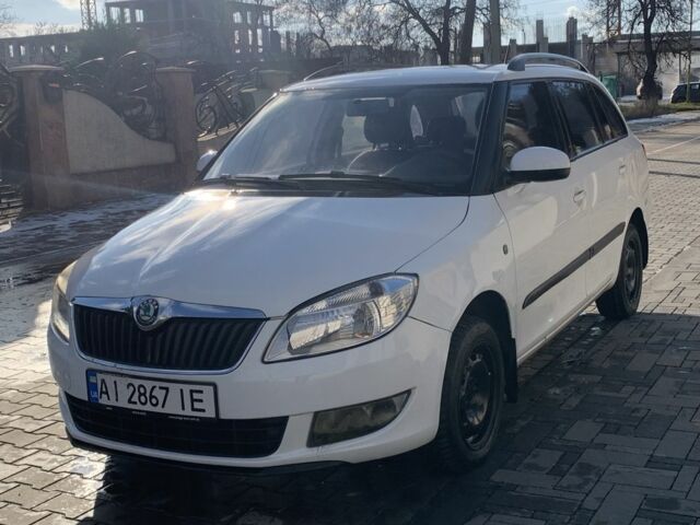 Білий Шкода Фабія, об'ємом двигуна 1.4 л та пробігом 250 тис. км за 2650 $, фото 1 на Automoto.ua