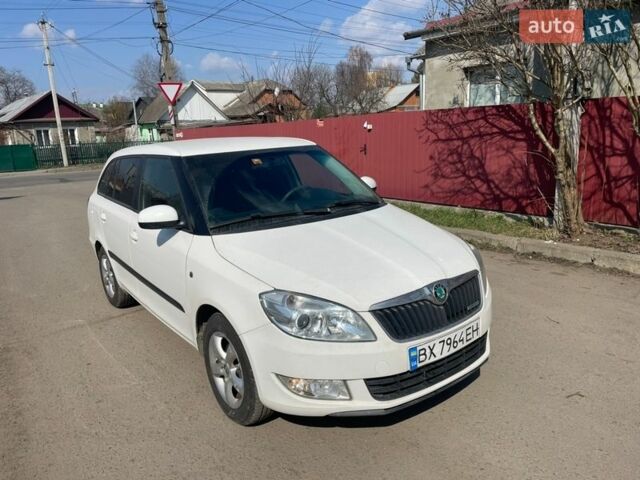 Белый Шкода Фабия, объемом двигателя 1.2 л и пробегом 215 тыс. км за 6000 $, фото 1 на Automoto.ua