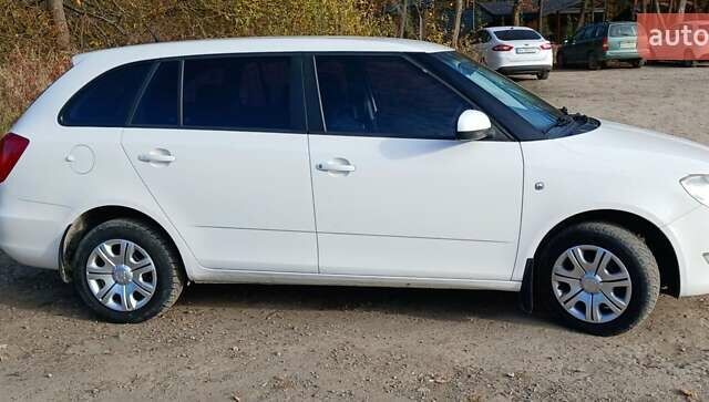 Білий Шкода Фабія, об'ємом двигуна 1.4 л та пробігом 220 тис. км за 5800 $, фото 1 на Automoto.ua