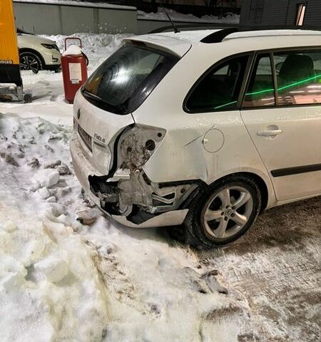 Белый Шкода Фабия, объемом двигателя 1.2 л и пробегом 360 тыс. км за 3800 $, фото 1 на Automoto.ua